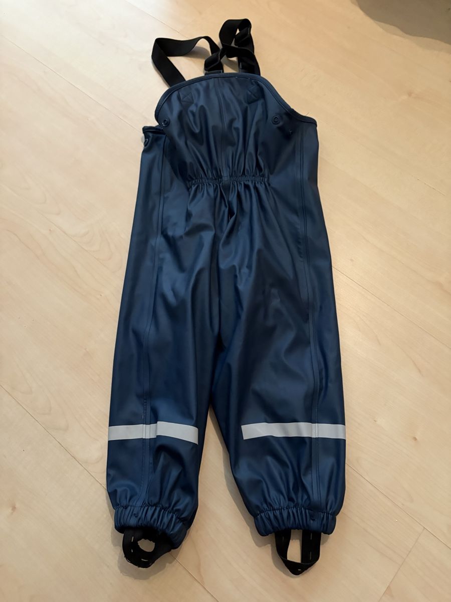 Pantaloni: Regenhose mit Latz Grösse 92 dunkelblau  – Usato da Buchrain venduto da Sisi83 1
