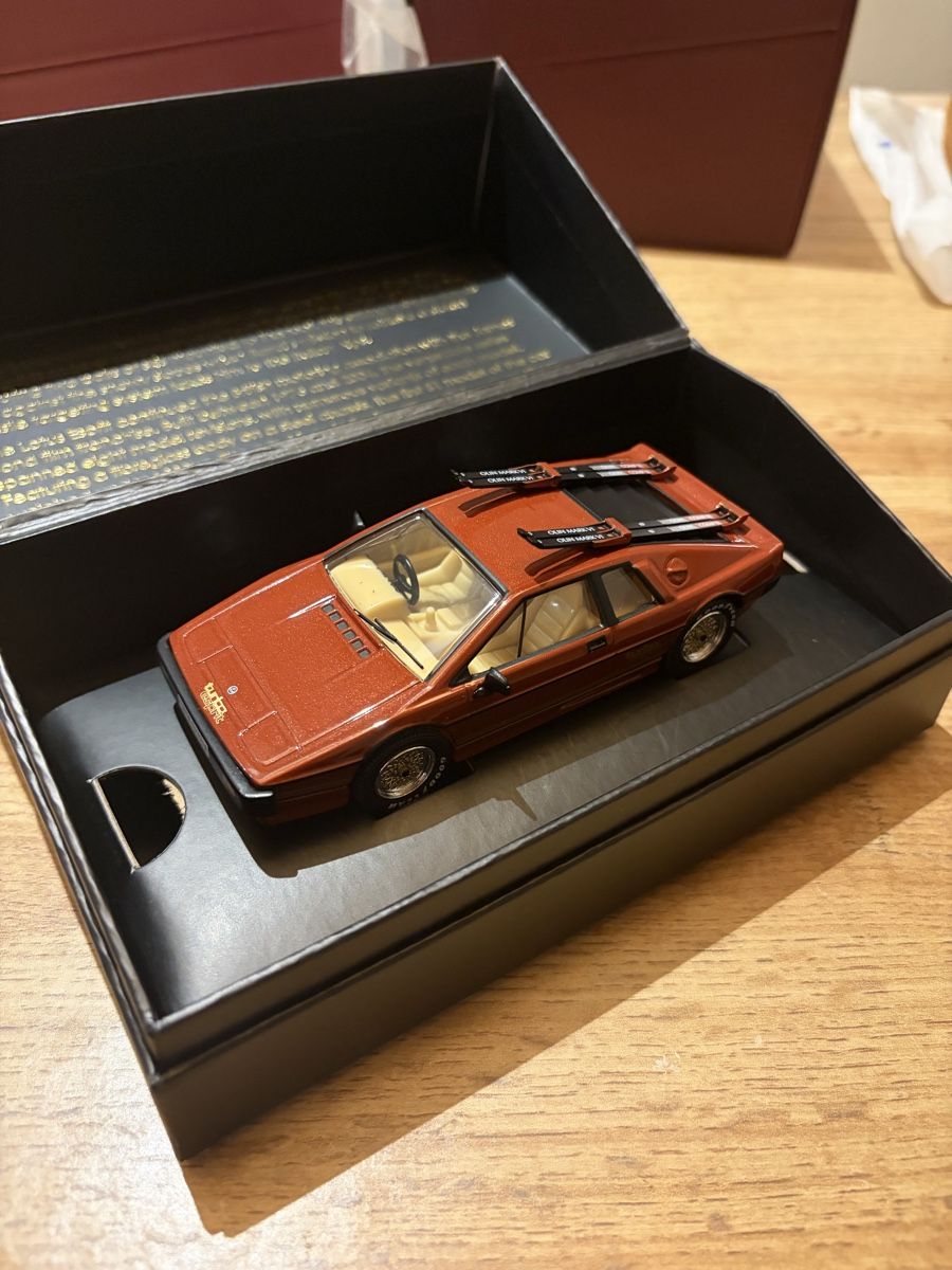 Lotus Modellini d'auto: Lotus esprit 007 – Nuovo e nell'imballaggio originale da Develier venduto da tia_kj9p