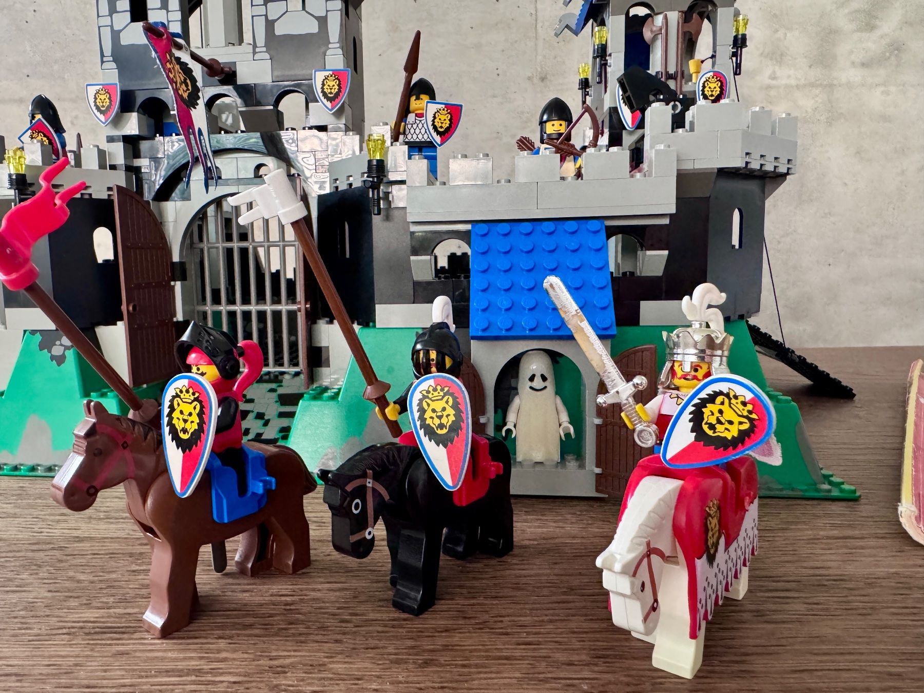 Lego Kit di costruzioni: LEGO Castle 6090 Royal Knight's Castle – Usato da Riehen venduto da will_stubbings 1