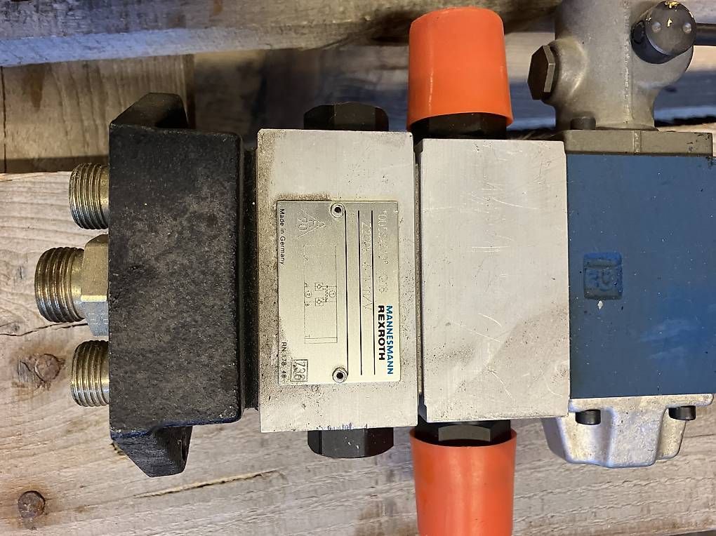 Altro per industria metallurgica: Hydraulikventile / Preis pro Stk.  – Usato da Tiefencastel venduto da gringo1234 1