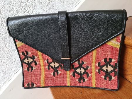sac poche (sans anse ni lanière) marque Pyramid Paris
