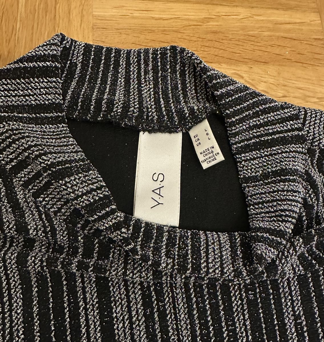 Top: YAS Bodysuit schwarz/silber Gr. L – Usato da Zürich venduto da alex124 1