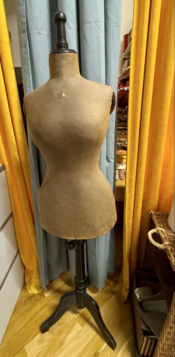 Allestimento di negozi e stand fieristici: Antike Schneiderpuppe 88/63/100 cm – Usato da Esslingen venduto da Takayama25