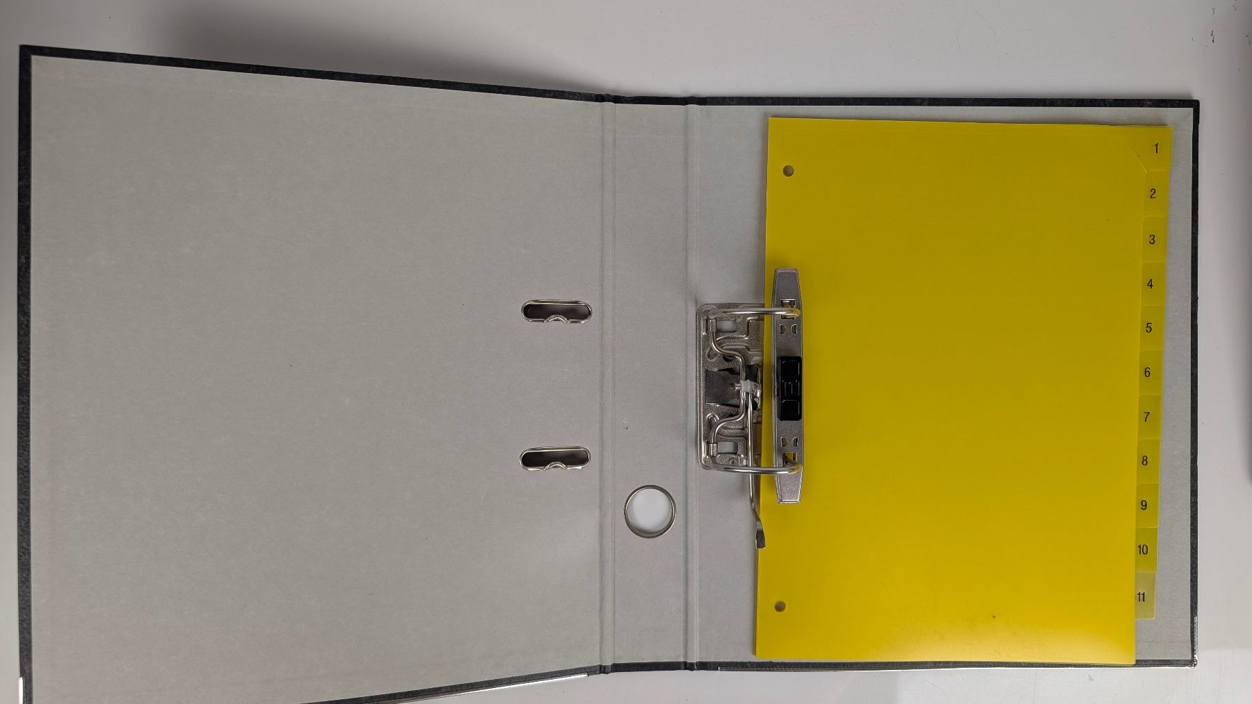 Ordner: 11 Ordner in Verschiedene Farben – Gebraucht aus Wettingen von Wendemarket 4