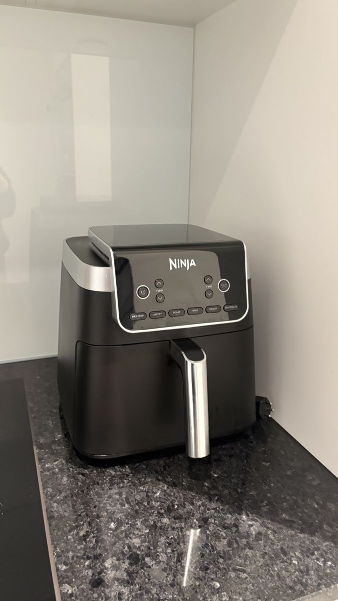 Elettrodomestici da cucina: Ninja Heissluftfritteuse NEU! 1 mal gebraucht – Nuovo (secondo la descrizione) da Zürich venduto da alivasalli 1