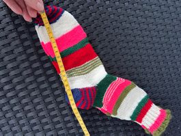 Wollsocken aus reiner Wolle (pink, rot, grün, weiss)