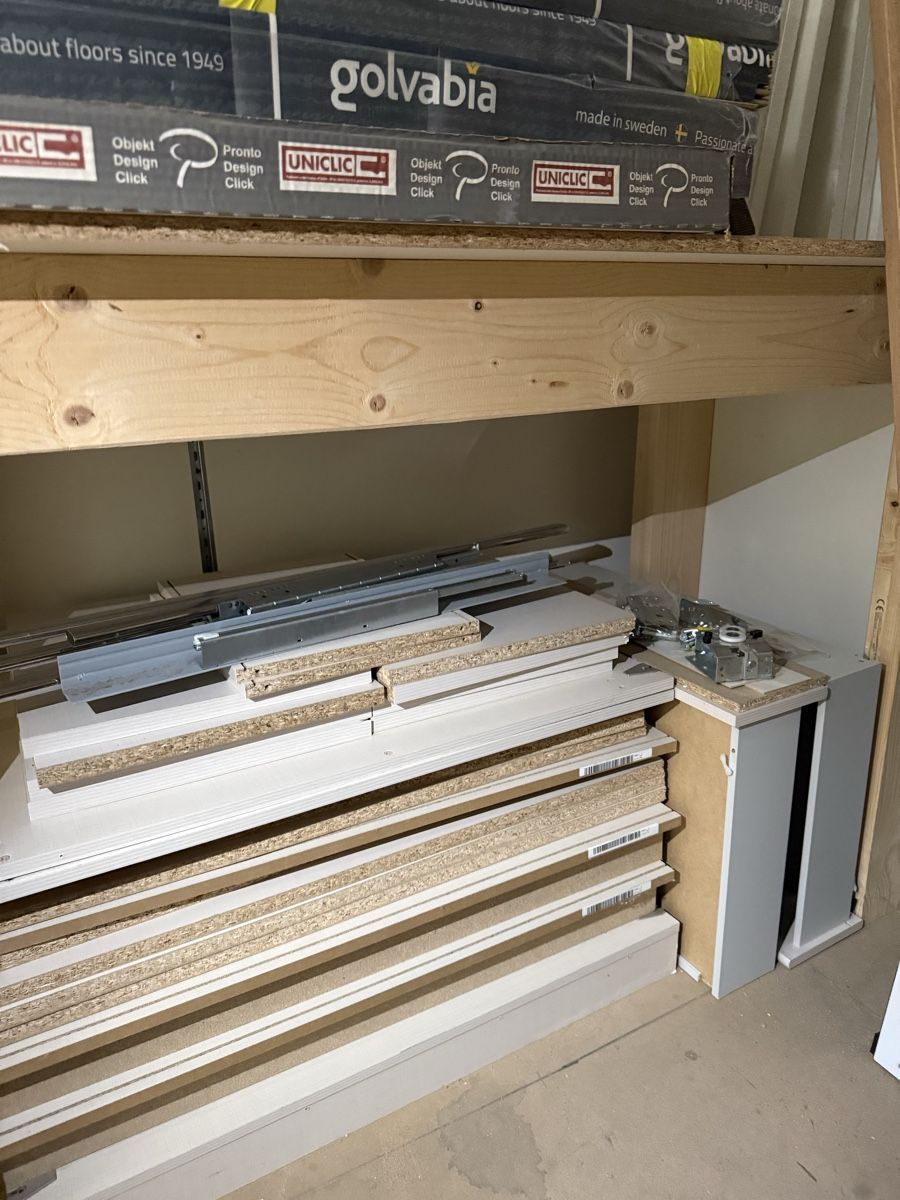Armoires: Neumodischre Kleiderschrank – D'occasion à Aarburg par die_5z9d 1