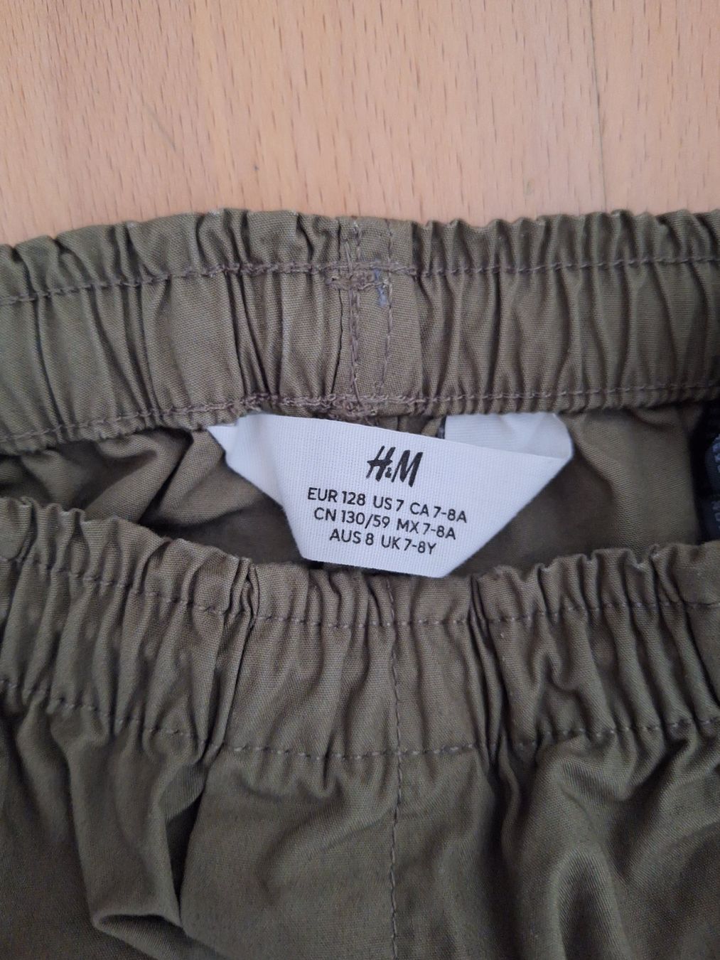 H&M Pantaloni: Mädchen Hose gr. 128, neu! – Nuovo e nell'imballaggio originale da Richterswil venduto da zsubaba86 1