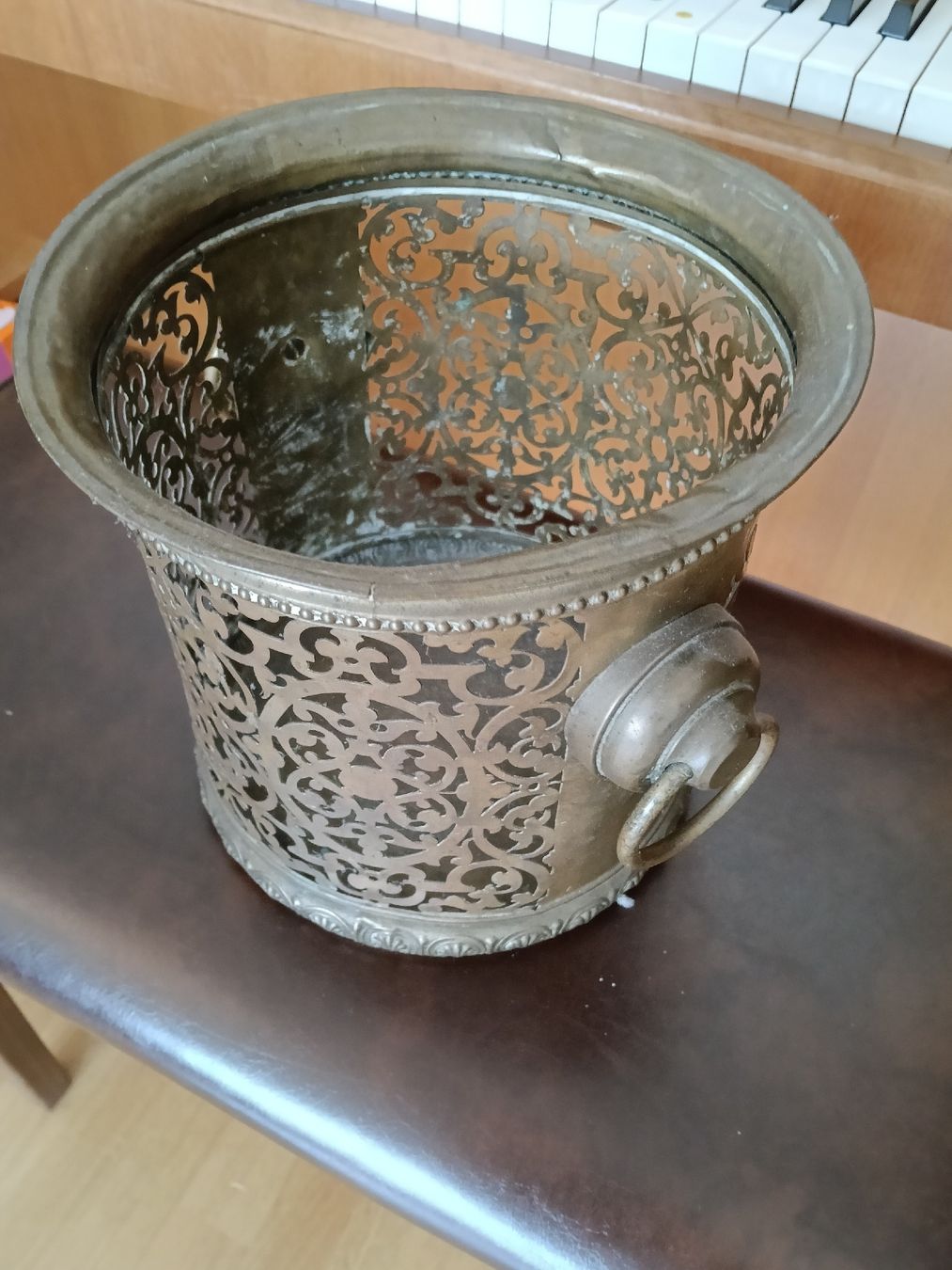 Pots de fleurs: Alter Messing Übertopf / Cachepot mit Ringgriffen  – D'occasion à Dornach par Boboter