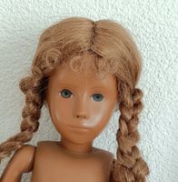 Sasha Serie mit Perücke