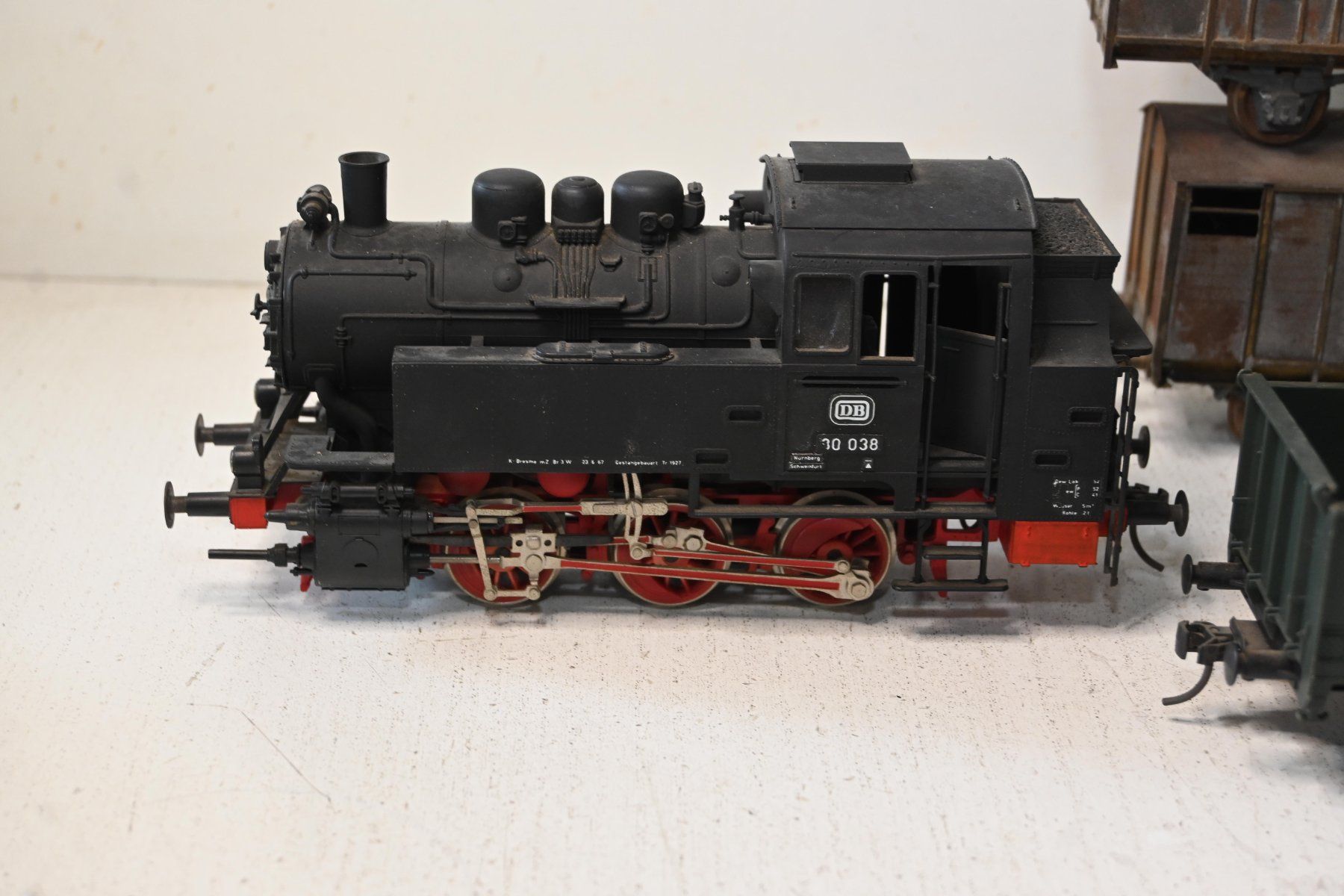Modellini di ferrovie: Wagen im Rohbau + Lok Spur 0 – Difettoso da Laupen ZH venduto da Zmoewe 4