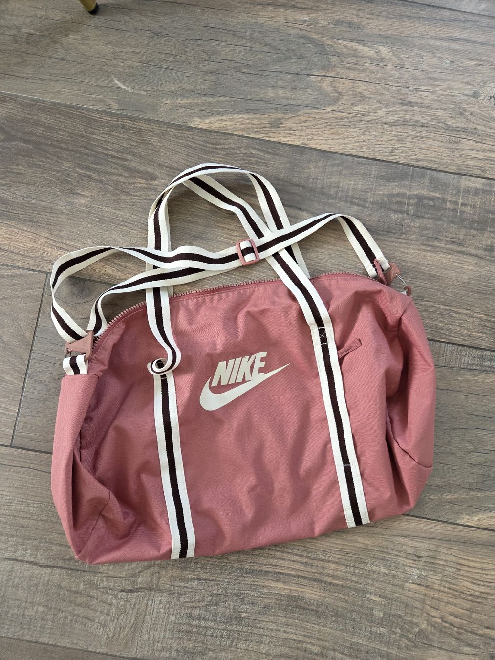 Nike Borse da donna: NIKE Sporttasche  – Usato da Frauenfeld venduto da bea_6m8y