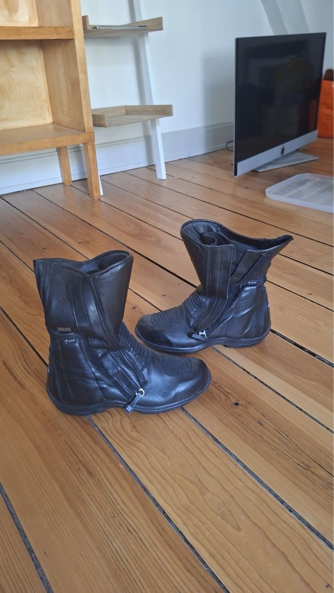 IXS Scarpe da uomo: Motorcycle boots black leather used condition – Usato da Zürich venduto da fishijoe