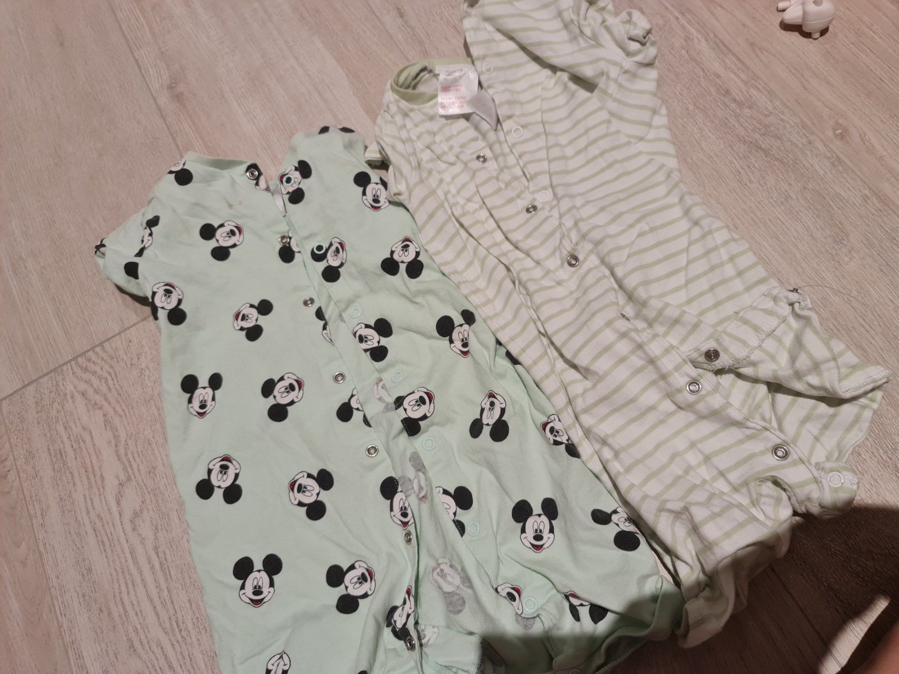 Lotti & Set di vestiti: Disney Mickey Mouse Strampler 92 – Nuovo (secondo la descrizione) da Berg TG venduto da lisboa.sky
