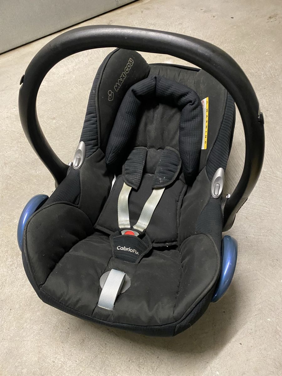Maxi-Cosi Seggiolini per auto: Maxi-Cosi Babysitz Cabrio Fix, gepflegter Zustand – Usato da Rapperswil SG venduto da Mtron 2