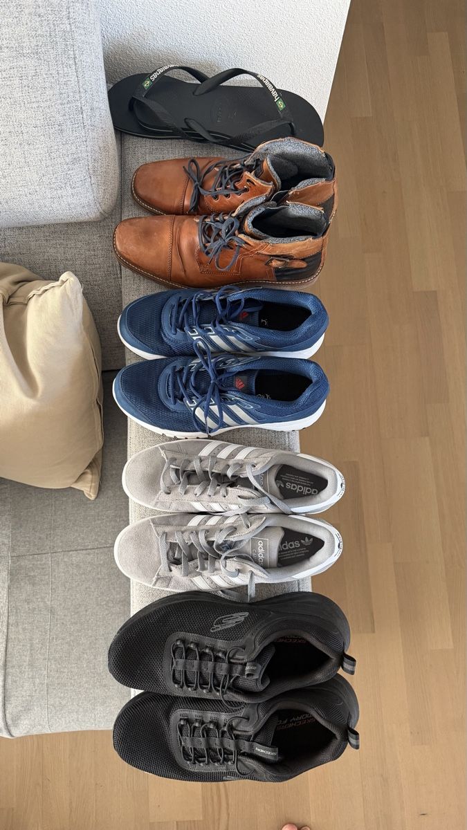 Chaussures hommes: Schuhpaket Grösse 44 – D'occasion à Einsiedeln par M_a_r_c_e_l_o