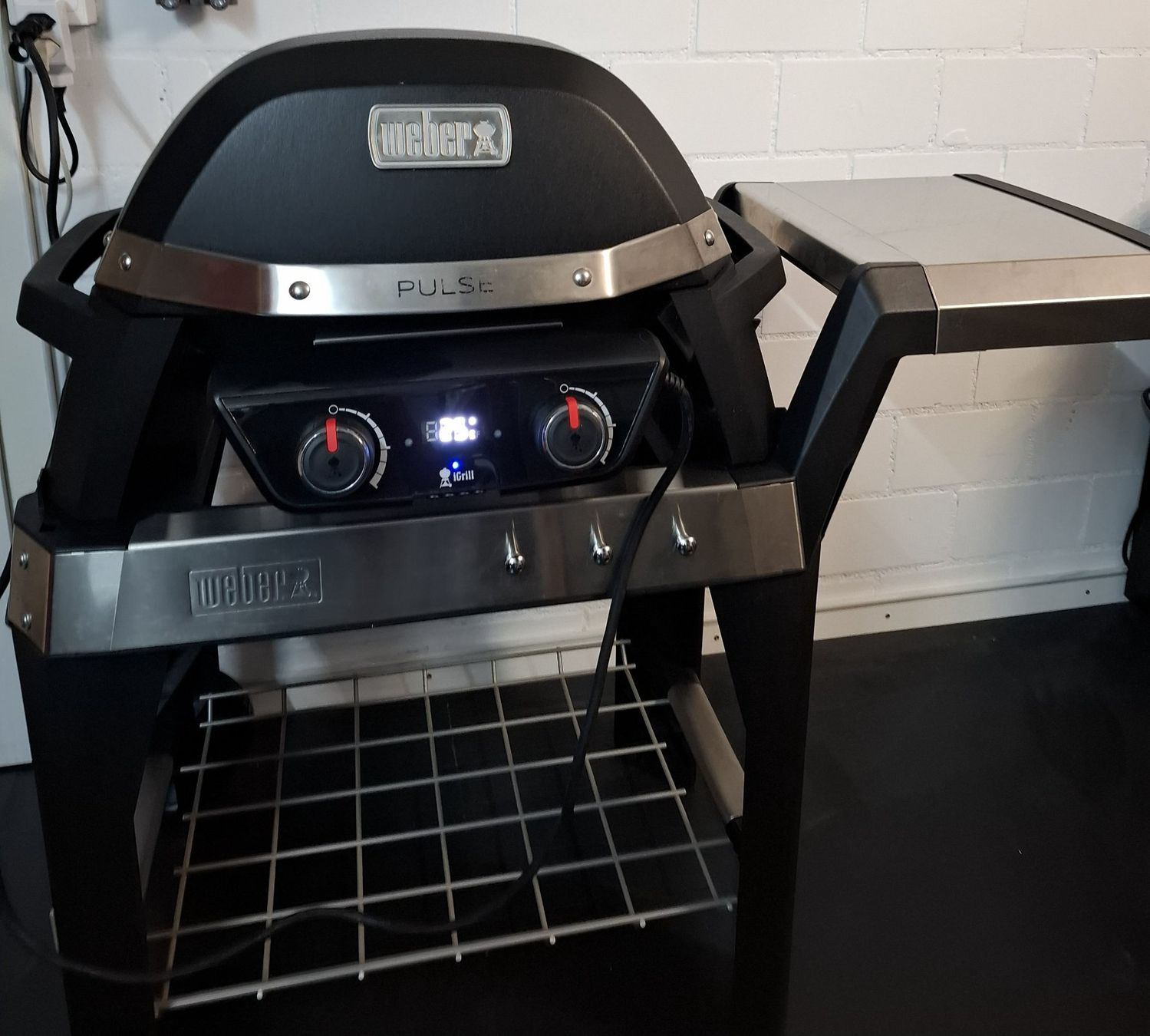 Weber Grills: Weber Pulse 2000 Elektrogrill mit Rollwagen – Gebraucht aus Derendingen von steven63
