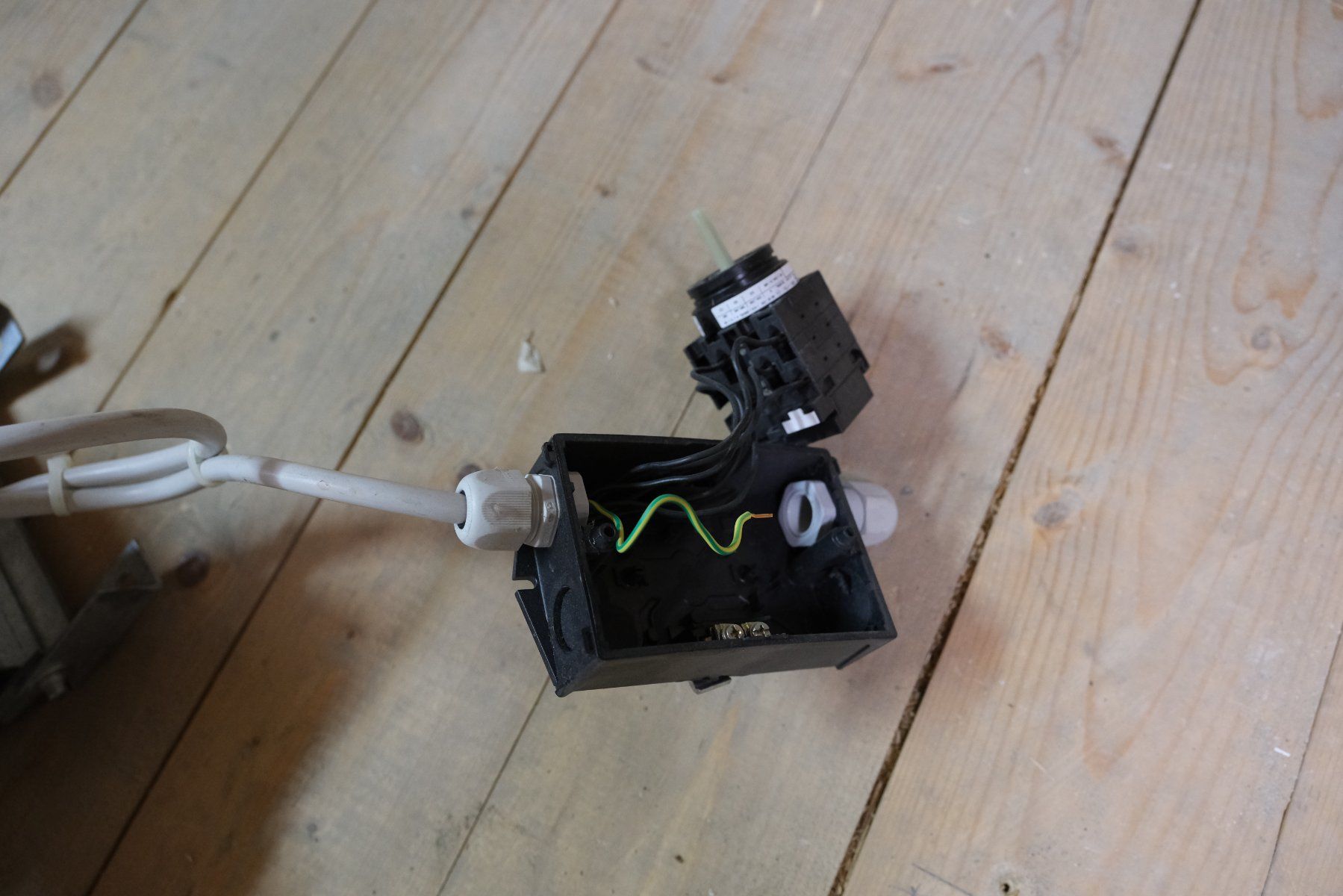 Motoren: BBC Normelec Elektromotor mit Riemenscheibe – Gebraucht aus Disentis/Mustér von mur_yf9h 3