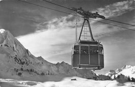 Airolo (TI) funivia alpina cabina panoramica sulla neve