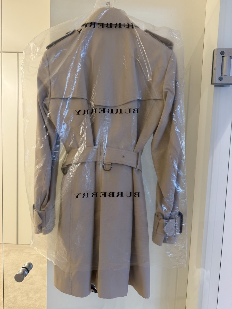 Burberry Cappotti: Burberry trench coat – Usato da Paradiso venduto da apf_mh9c 8