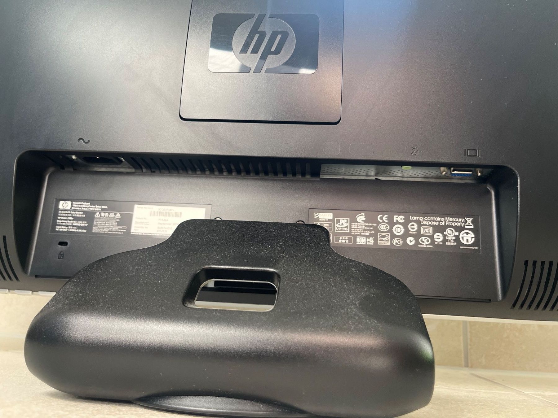 Ecrans: Monitor HP 2309v mit Kabel – D'occasion à Steffisburg par yan_8jtk 1
