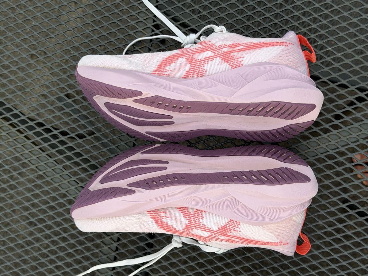 Asics Chaussures femmes: Asics Novablast 5 – D'occasion à Andelfingen par YviVanDerKiwi71 2