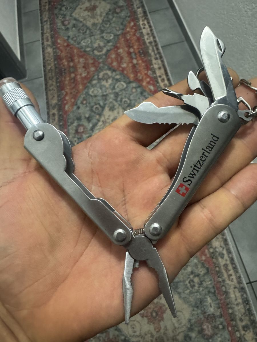 Alle Werkzeuge: Multitool Switzerland Silver Tone Metal – Gebraucht aus Gerlafingen von naj_vj8s 2