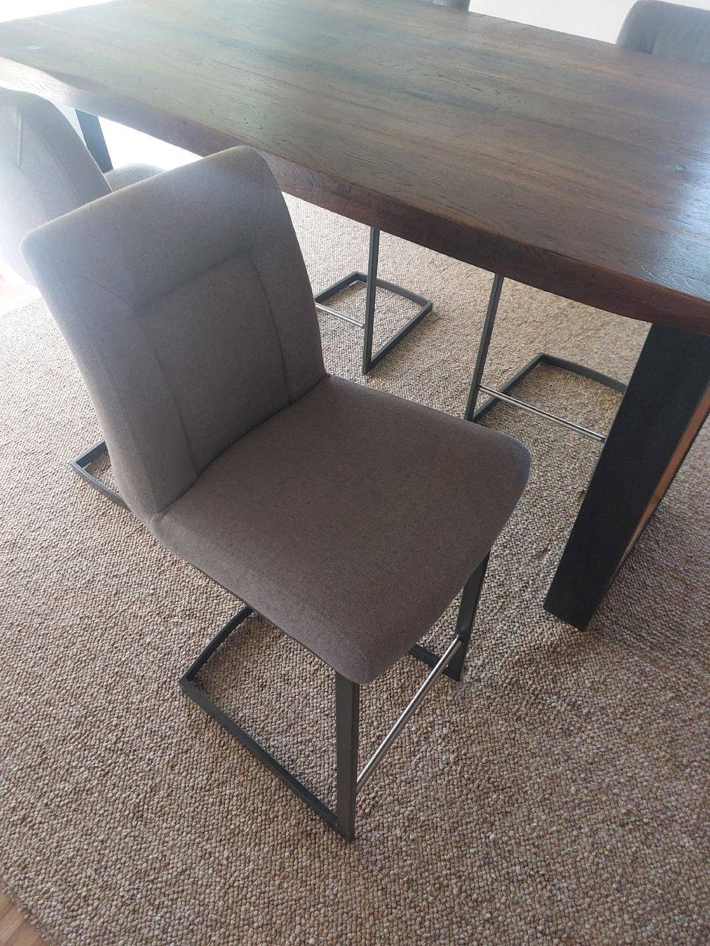 Set de table et chaises: Henders und Hazel Tresentisch mit 4 Stühlen  – D'occasion à Niederhasli par har_2bpb 6