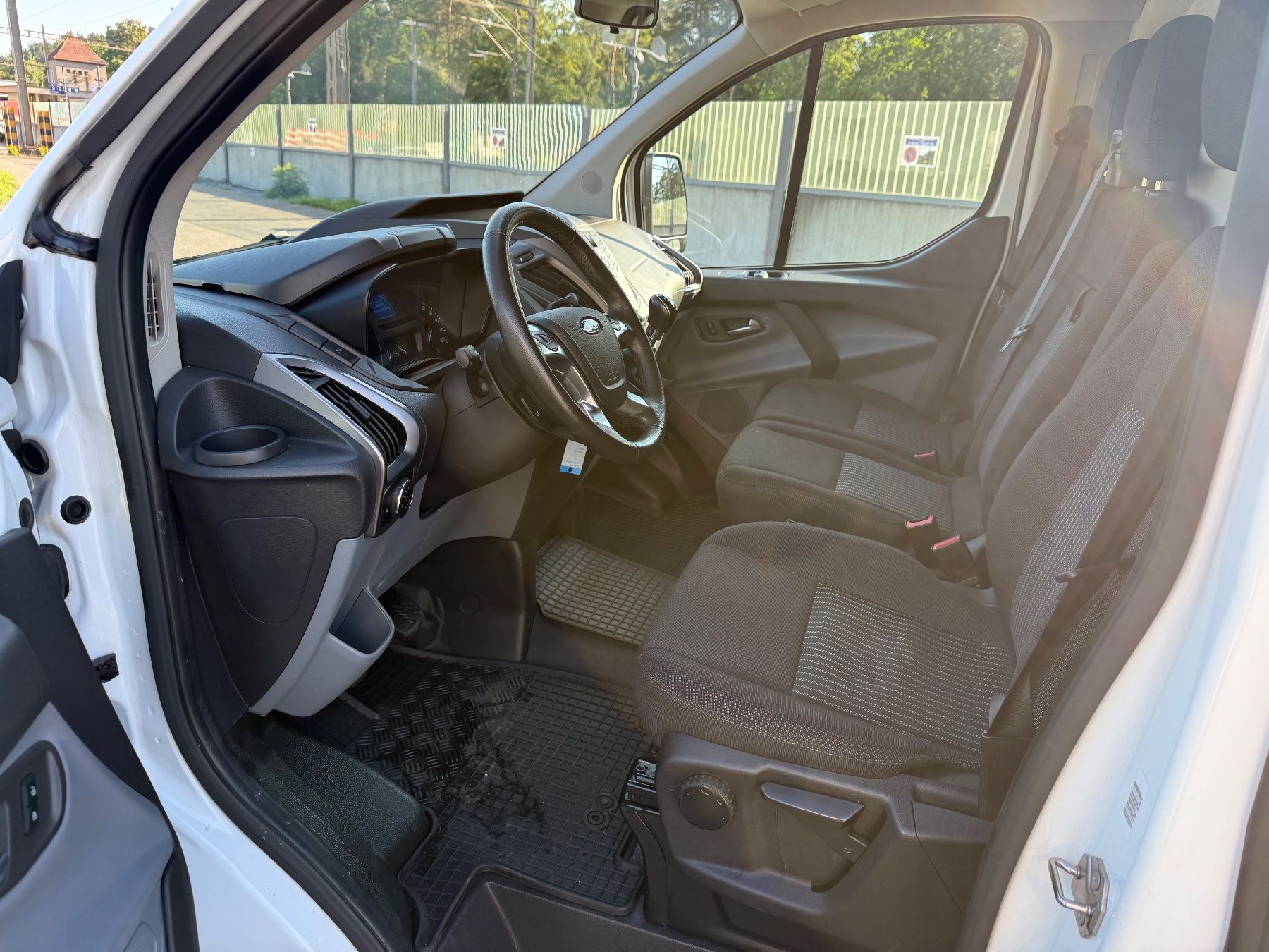 Ford Veicoli commerciali: Ford Transit Custom Van 310 L2H1 – Usato da Uttigen venduto da Pascal90 3
