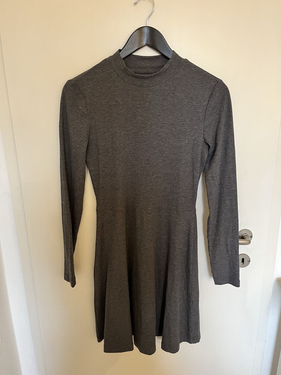 Vestiti: Graues Strickkleid Even&Odd Grösse S – Usato da Teufenthal AG venduto da Nanahu