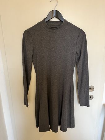 Graues Strickkleid Even&Odd Grösse S