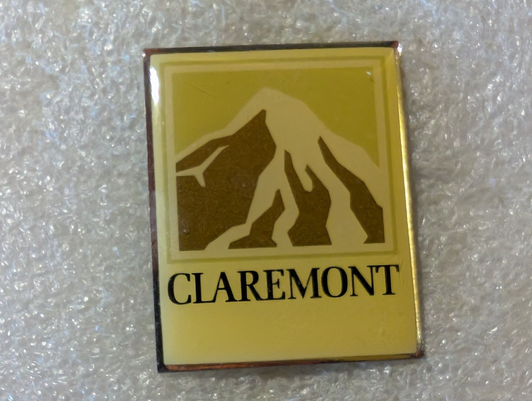 Placchette & Badge: Ansteckpin 182: Claremont – Usato da Oppligen venduto da Pin-Fall-Shop