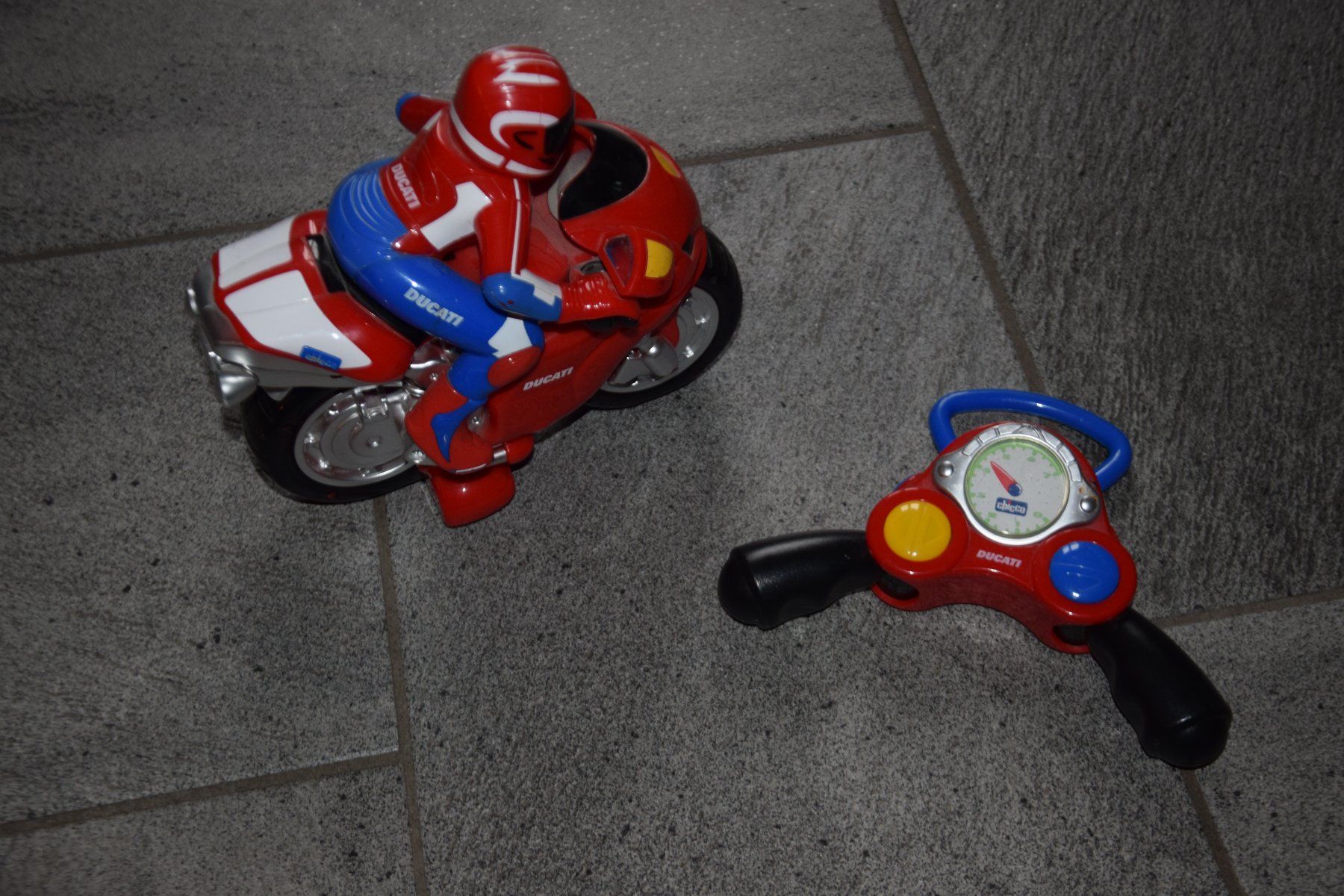 Chicco Veicoli per bambini: Chicco Ferngesteuerter Motorrad Ducati 2+ – Usato da Mezzovico venduto da finsteraar 3