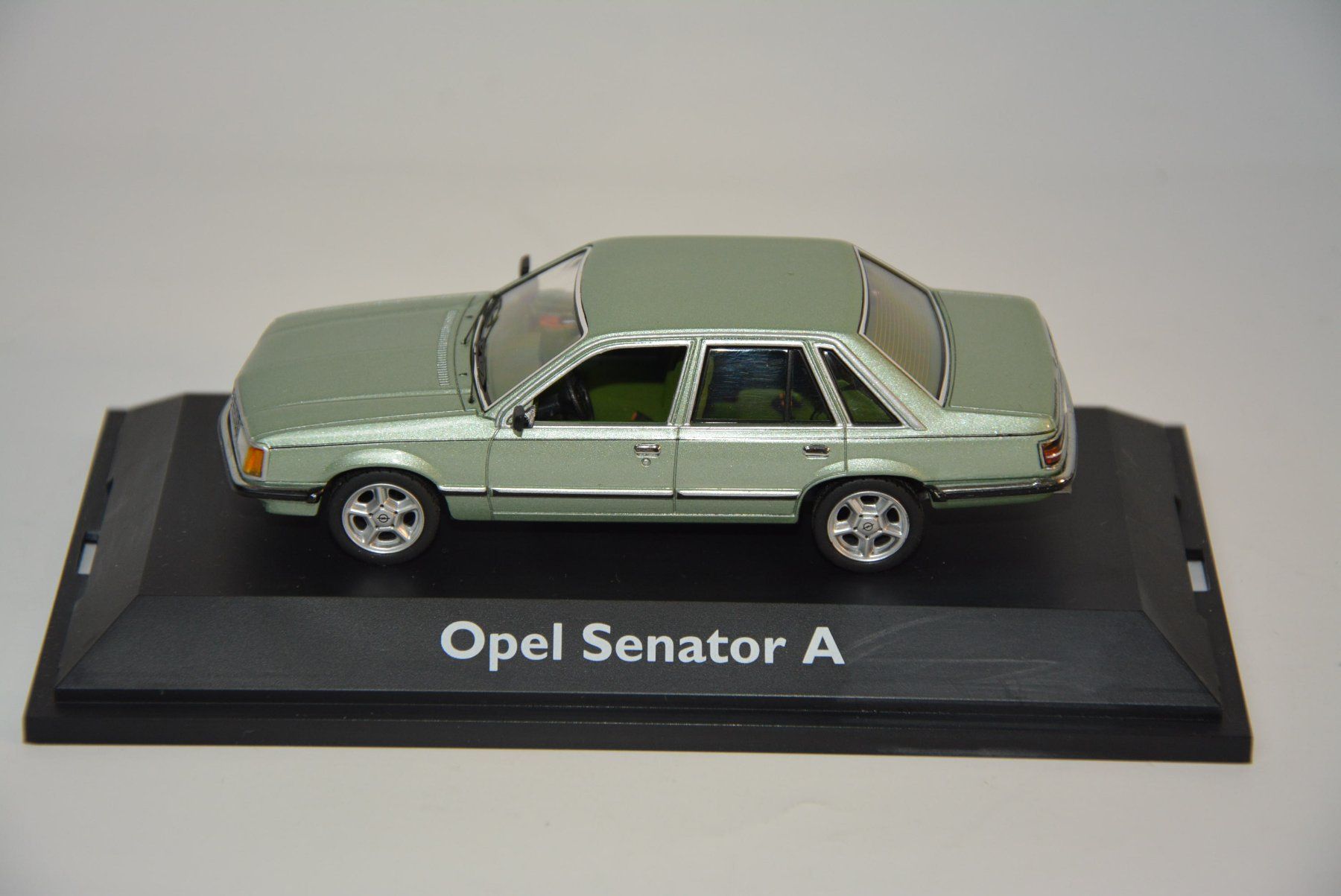 Opel Modellautos: Opel Senator A , opalgrün , Schuco , 1:43 – Neu und originalverpackt aus Goldach von Feivel9 1