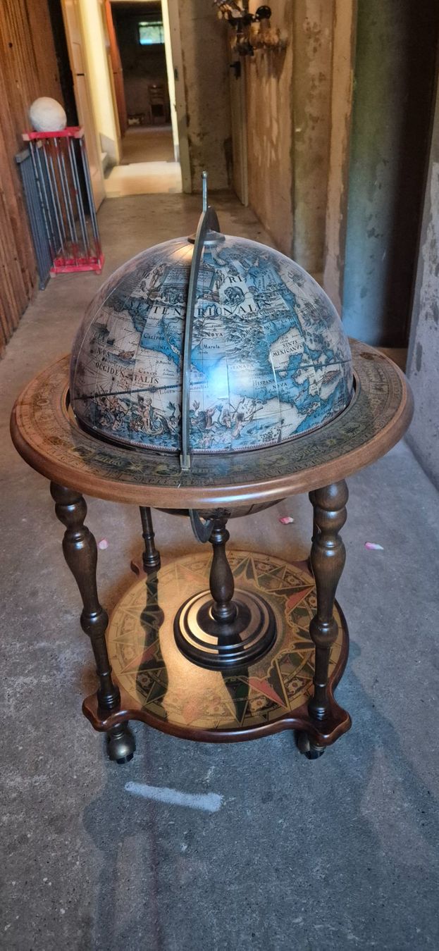 Carrelli di servizio: Desserte bar en forme de globe – Usato da La Tour-de-Peilz venduto da Krelian 1