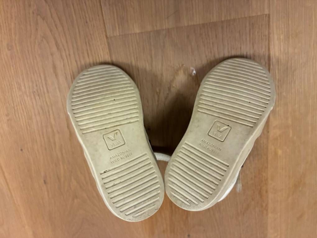 Scarpe per ragazzi: Veja Sneakers 26 – Usato da Starrkirch-Wil venduto da Mira114 3