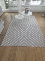 Tappeto moderno grigio e bianco, design geometrico!