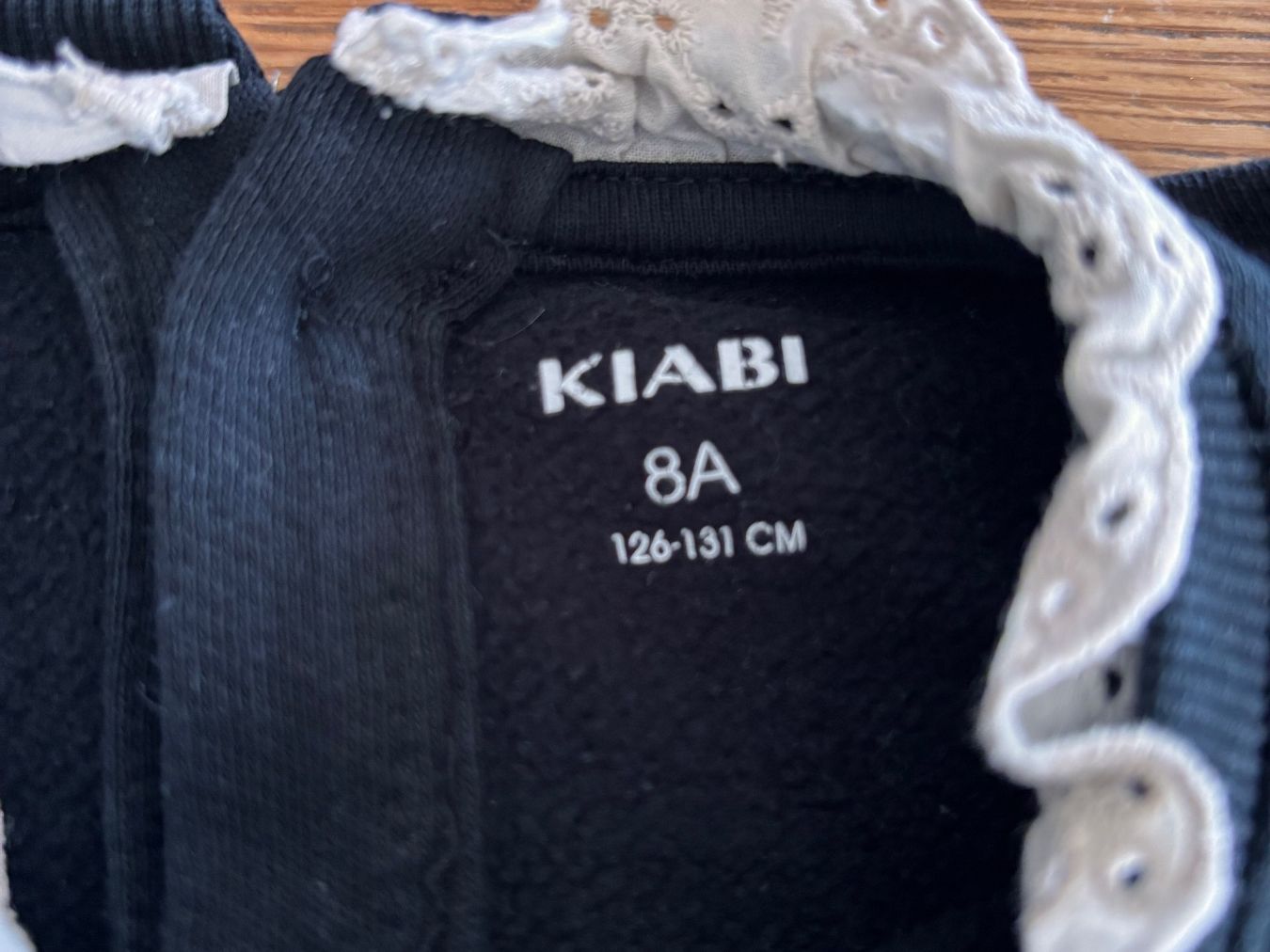 Pullover & Sweatshirts: Pull fille noir 8 ans kiabi – Gebraucht aus Bellmund von Celnog 1