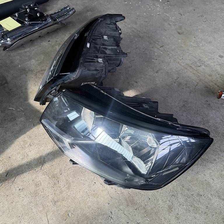 Phares: VW T6 Scheinwerfer (Halogen) – D'occasion à Thun par -MIOT- 2