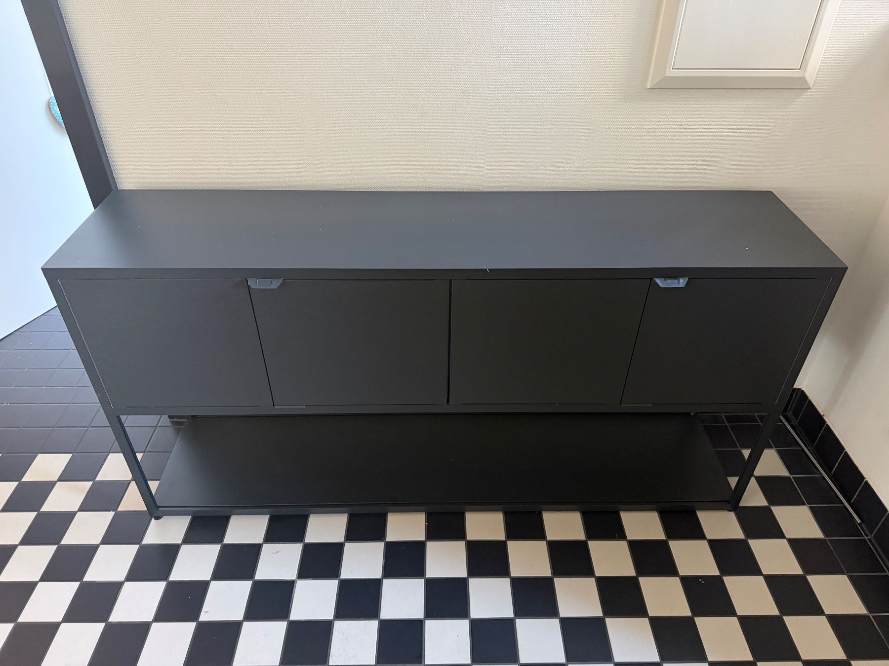 Cassettiere: Modernes Sideboard / Konsolentisch mit Stauram – Usato da Zürich venduto da Sydney20011