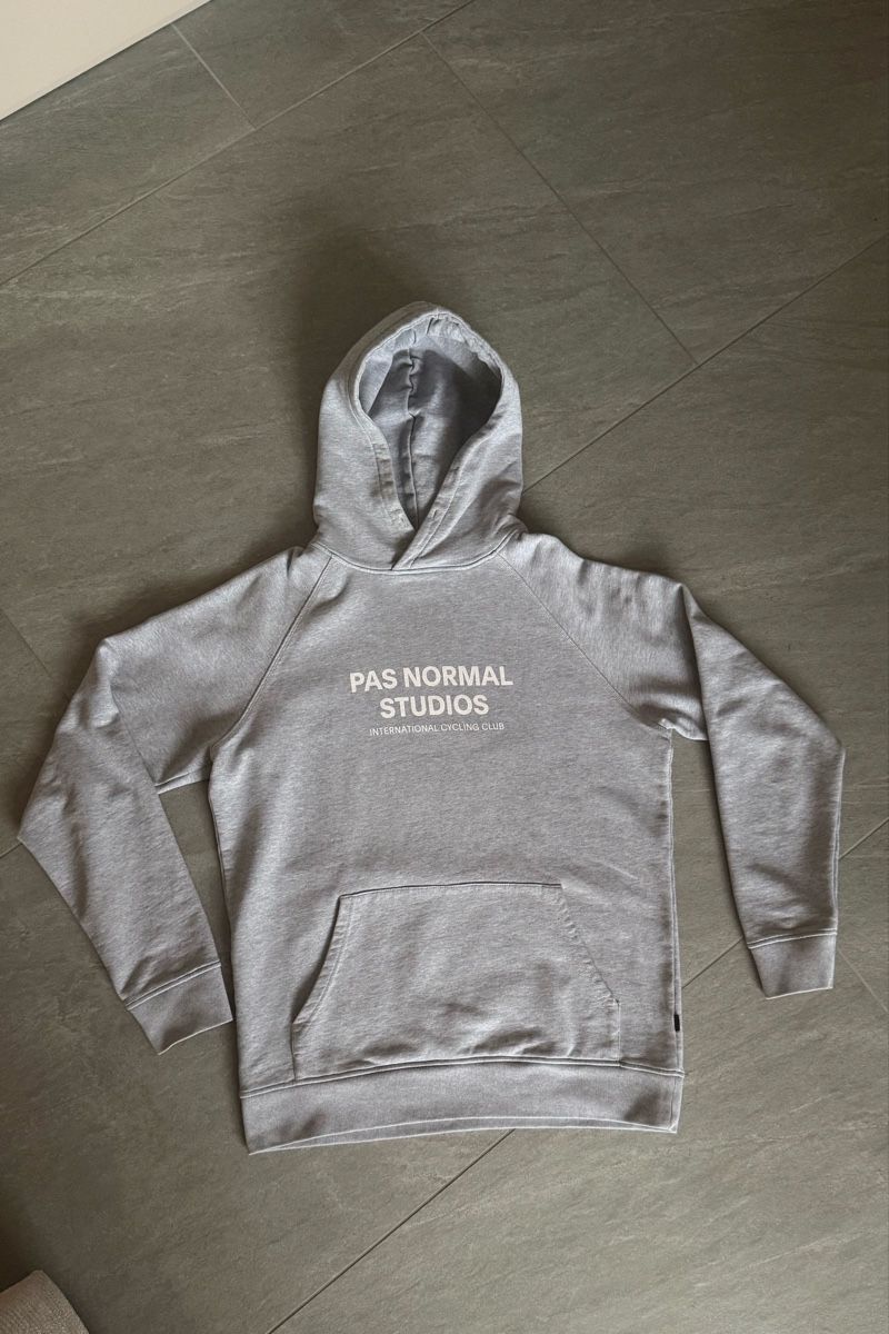 Pas Normal Studios Pullover & Sweatshirts: Pas Normal Studios Grey Hoodie Size M – Neu (gemäss Beschreibung) aus Lamboing von anthony.racine