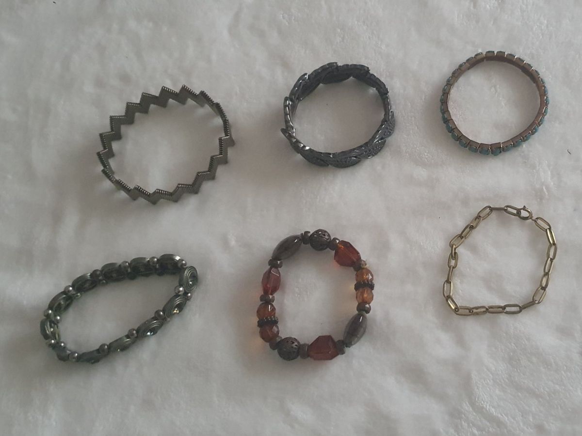 Altri gioielli: 7 Damen Armbänder, Modeschmuck, Armreifen, Perlen – Usato da Abtwil AG venduto da MaVo.0710