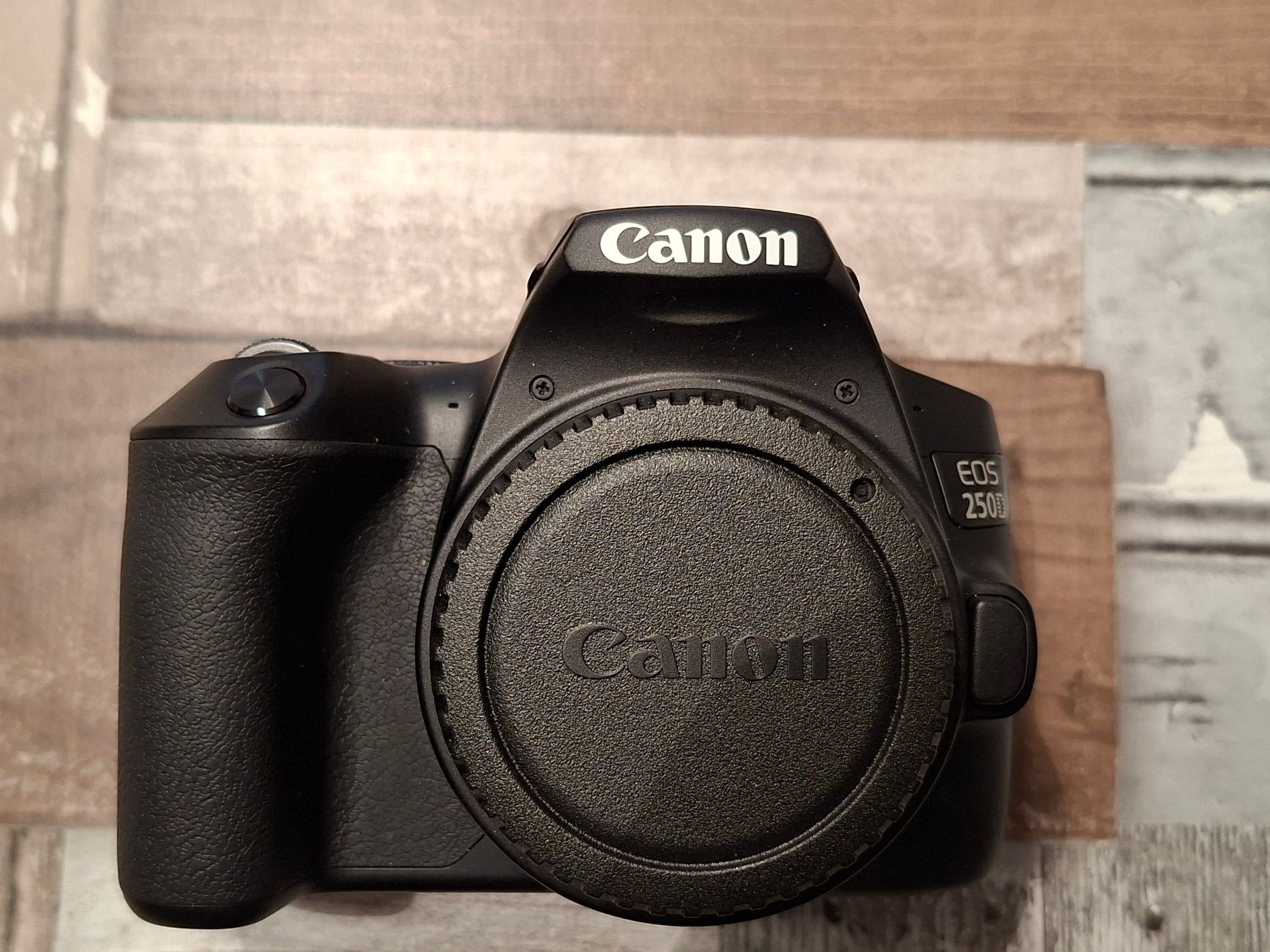 Canon Appareil photo: Canon EOS 250D EF-S 18-55 IS STM KIT – D'occasion à Vicques par Leonblack 1
