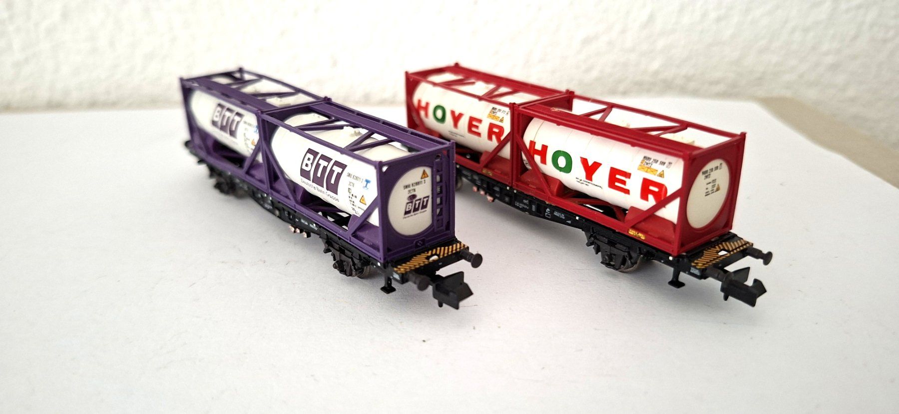 Trix Modelleisenbahnen: Minitrix 2 x  DB Containertragwagen " BTT  u.  HOYER " – Gebraucht aus Biberist von Ntrains 3