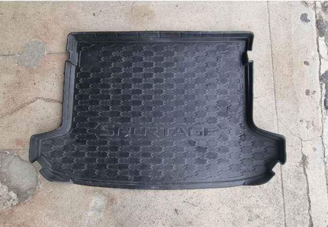 Tappetini fitness: Kia Sportage Kofferraumschutz – Usato da Schüpfen venduto da hoschi64