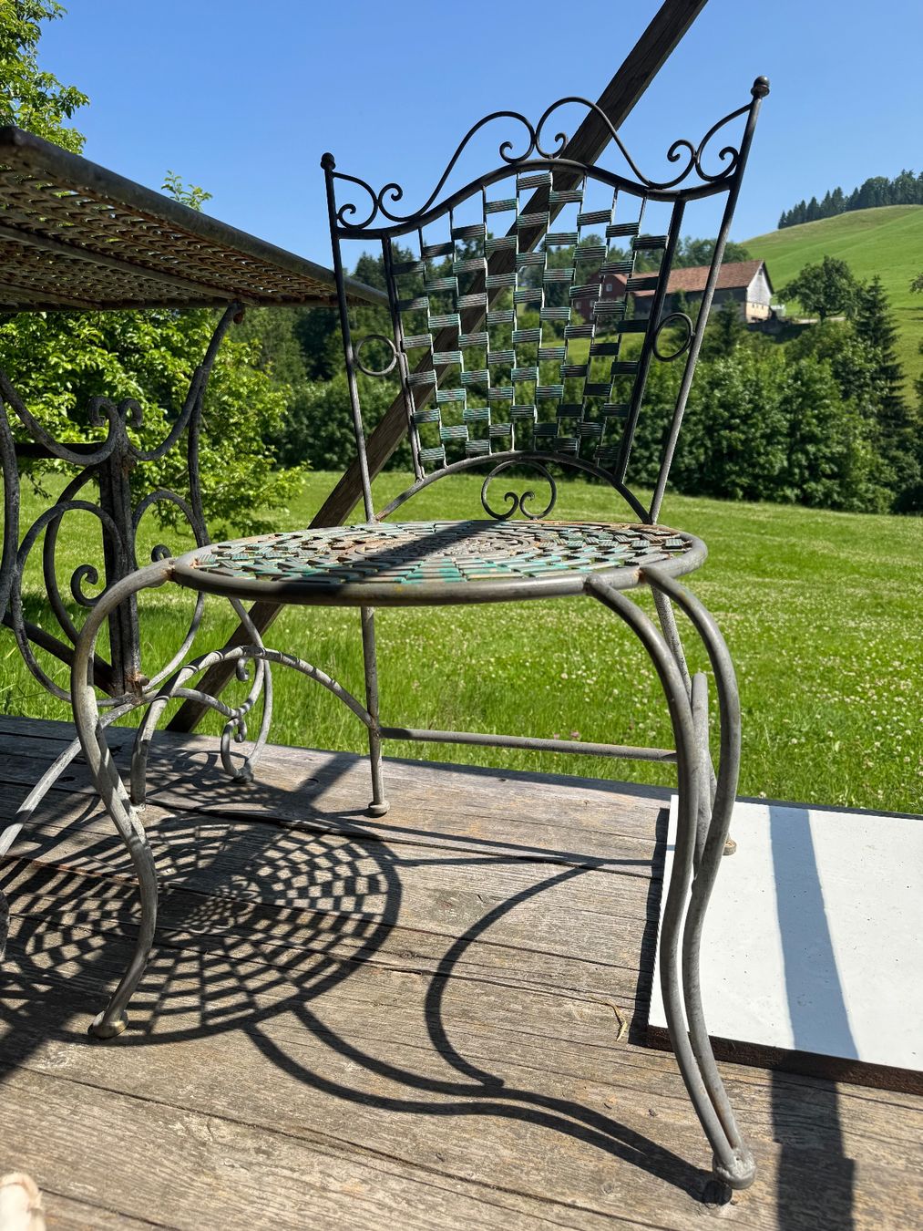 Set di tavolo e panche: Gartentisch aus Eisen mit passenden 4 Stühlen – Usato da Schwellbrunn venduto da Magdalena888 7