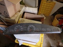 Audi 100 / 200/V8 Amaturenbrett / Tacho  85017019