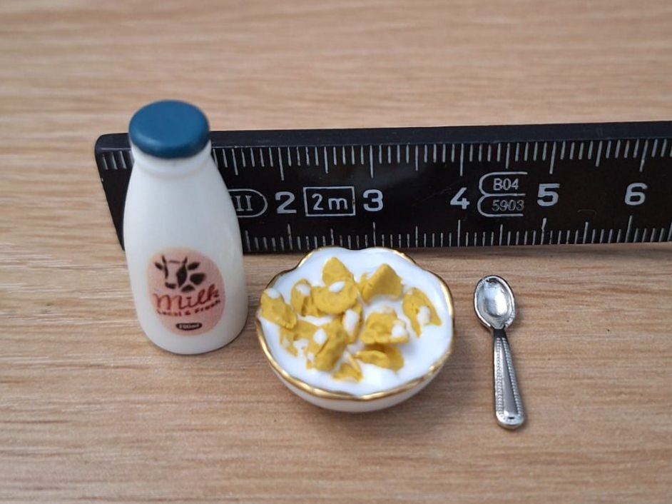 Case e mobili per bambole: Puppenhaus Cornflakes Schale mit Milch – Nuovo (secondo la descrizione) da Zürich venduto da HandmadeTinyFood 1