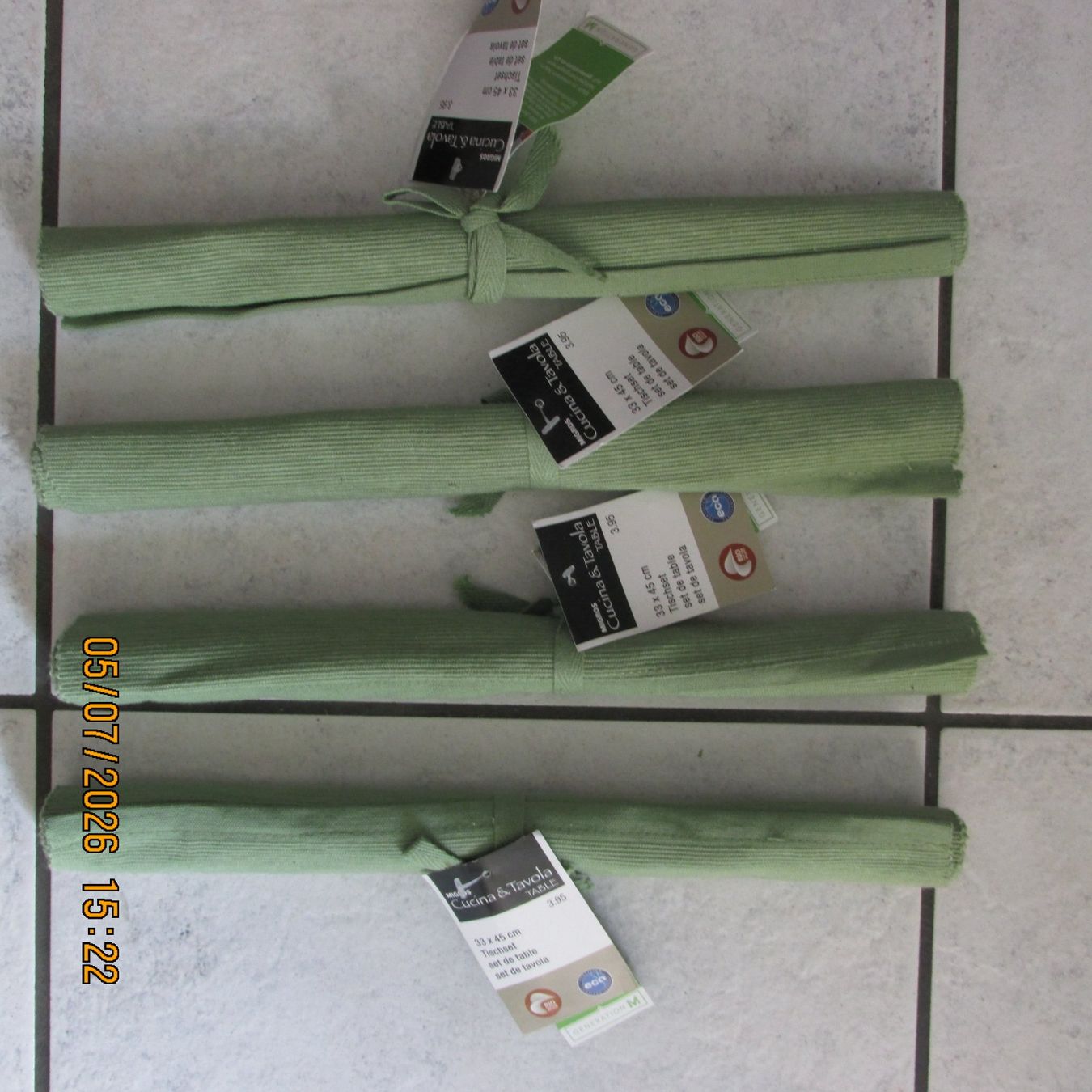 Set di tavolo e panche: Tischset 33x45cm 4er Set hellgrün neu Fr. 15.80 – Nuovo e nell'imballaggio originale da Galgenen venduto da Forflowers