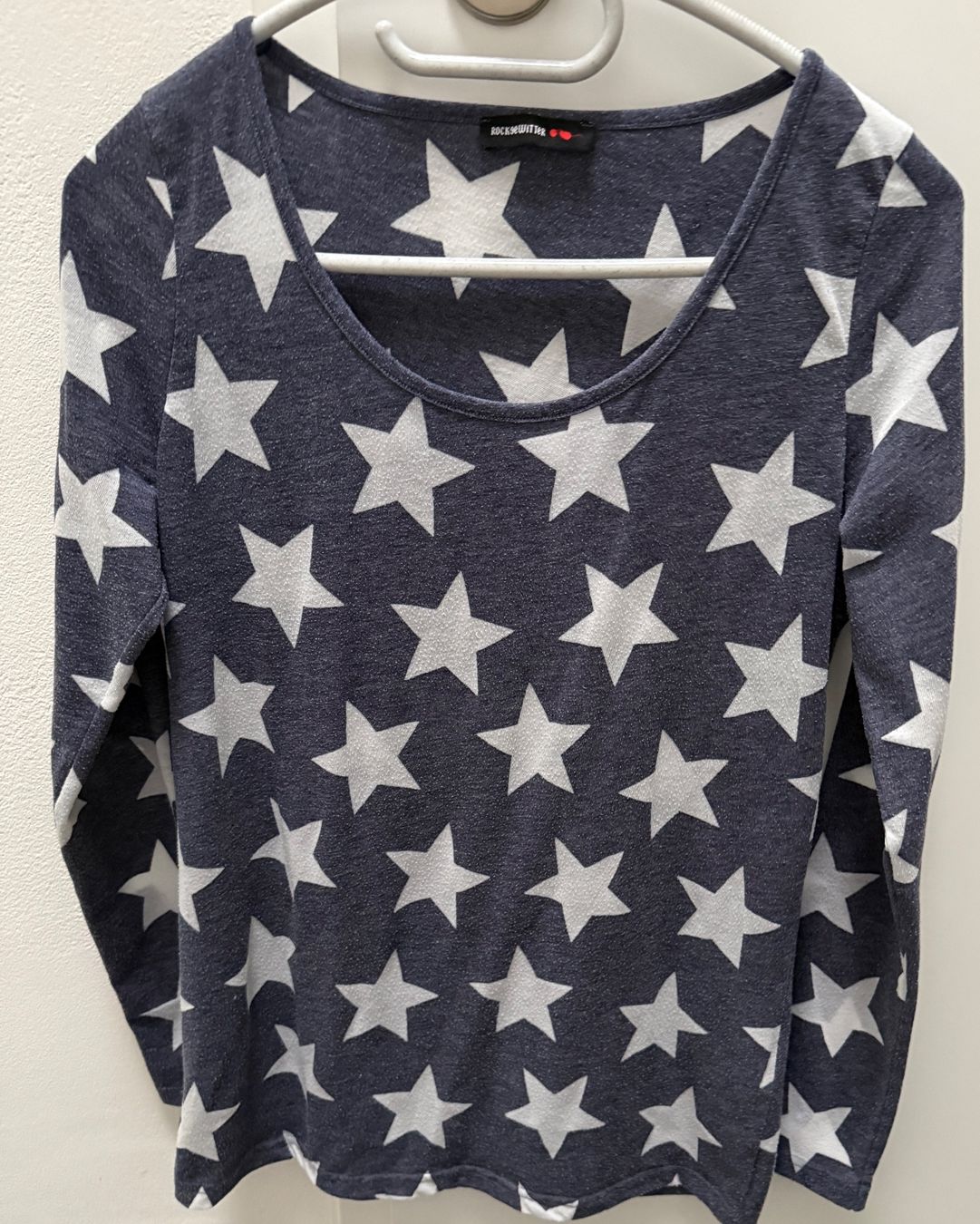 Maglioni & Felpe: Langarmshirt mit Sternen von Rockgewitter – Usato da Hunzenschwil venduto da Reche71